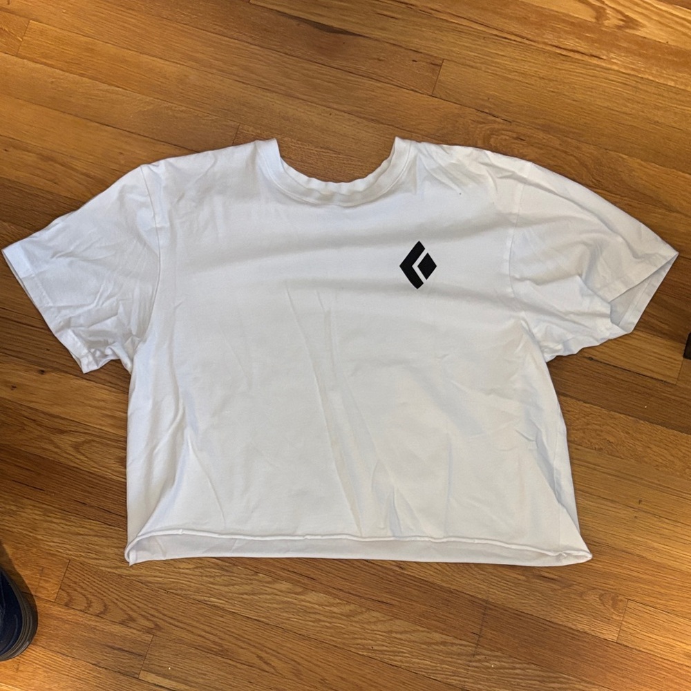 Cropped black diamond tee